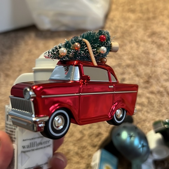 Bath and Body Works Holiday Wallflower Bundle - Picture 9 of 10